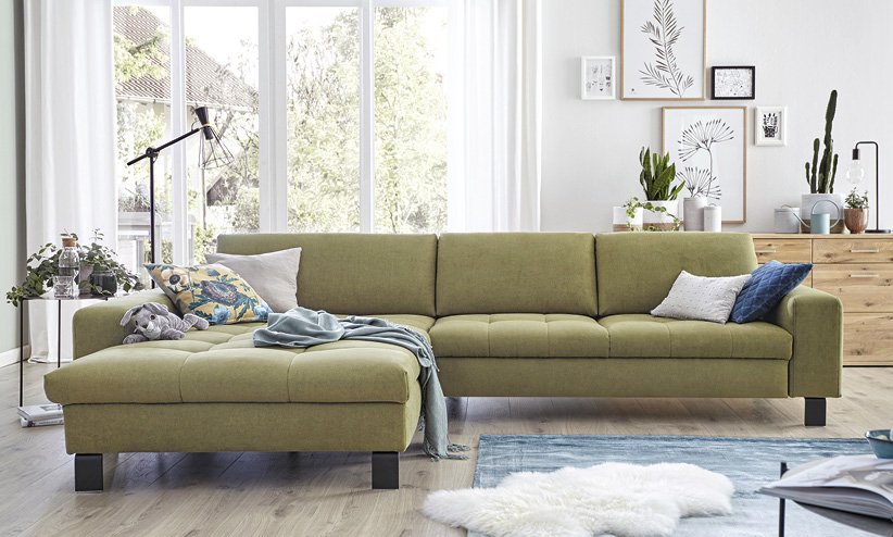 grünes Sofa